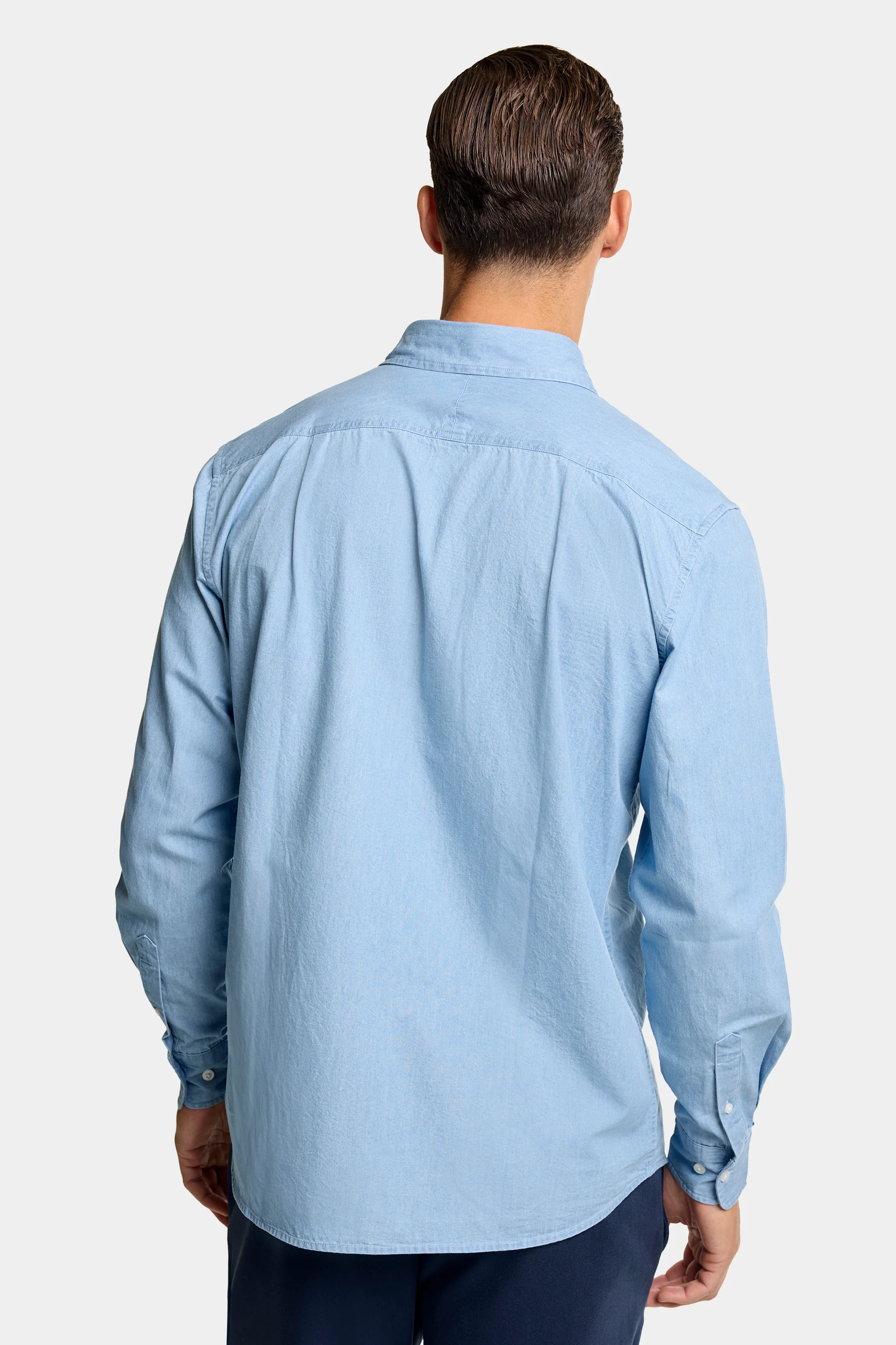 THE CHAMBRAY SHIRT - Image 12