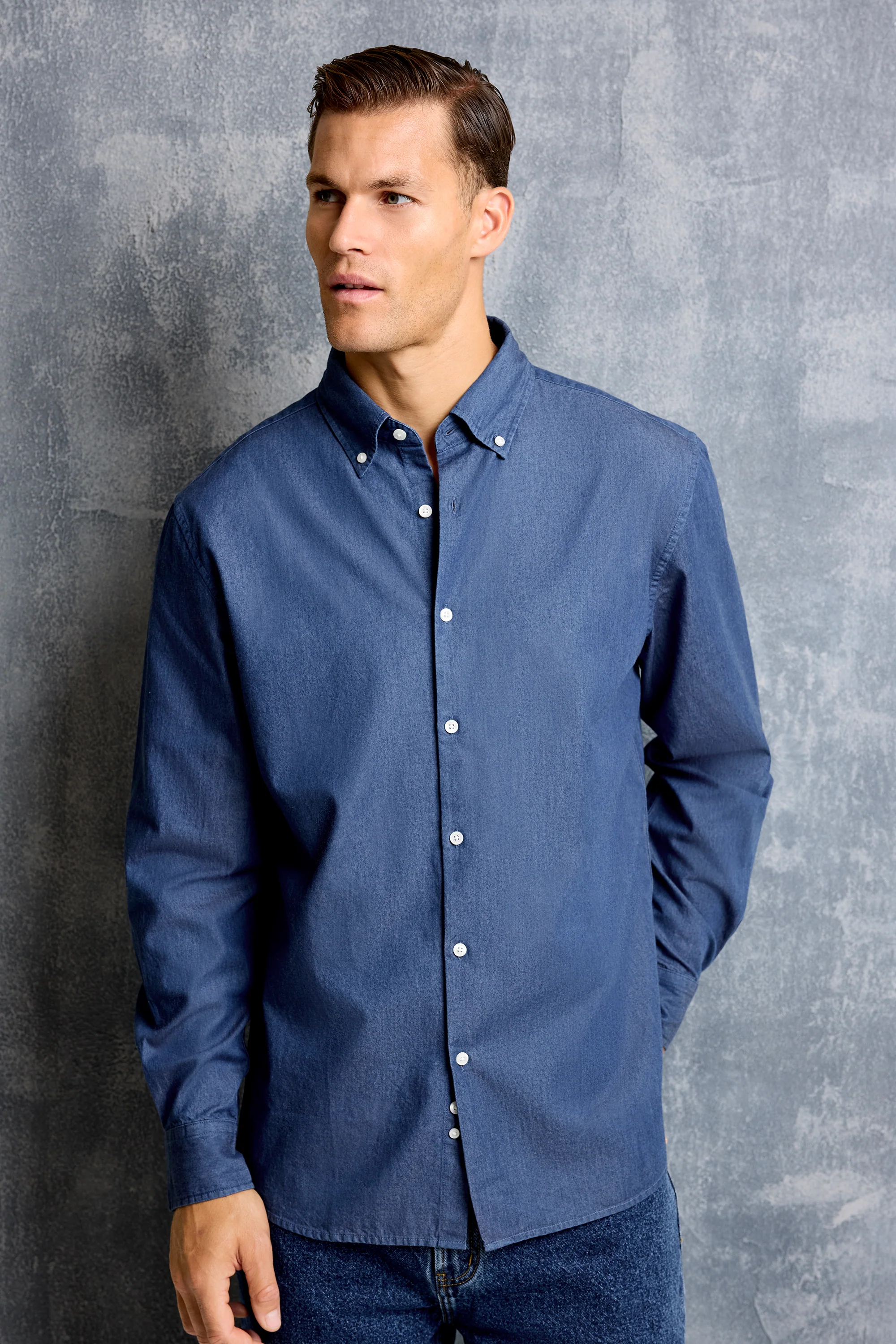 THE CHAMBRAY SHIRT - Image 6